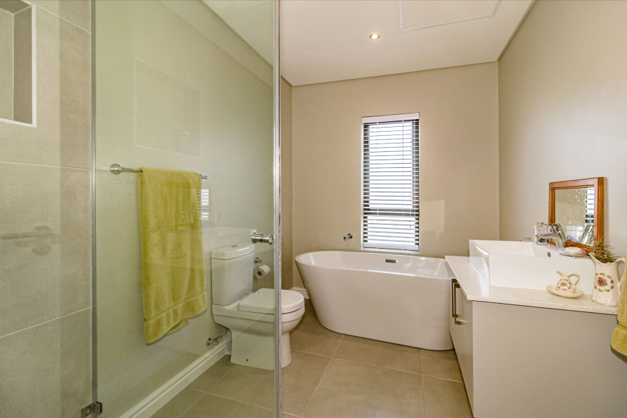 To Let 4 Bedroom Property for Rent in Croydon Gardens Estate Western Cape